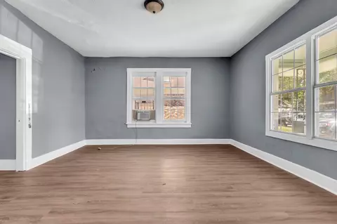 Living - 98 E Mckellar Ave, Memphis, TN 38109 photo 4 of 7