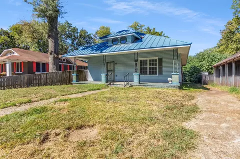 Exterior - 98 E Mckellar Ave, Memphis, TN 38109 photo 2 of 4
