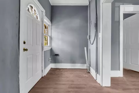 Entry Way - 98 E Mckellar Ave, Memphis, TN 38109 photo 2 of 4