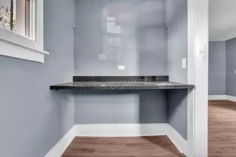 Entry Way - 98 E Mckellar Ave, Memphis, TN 38109 photo 4 of 4