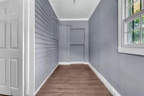 Entry Way - 98 E Mckellar Ave, Memphis, TN 38109 photo 1 of 4