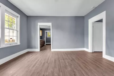 Living - 98 E Mckellar Ave, Memphis, TN 38109 photo 3 of 7