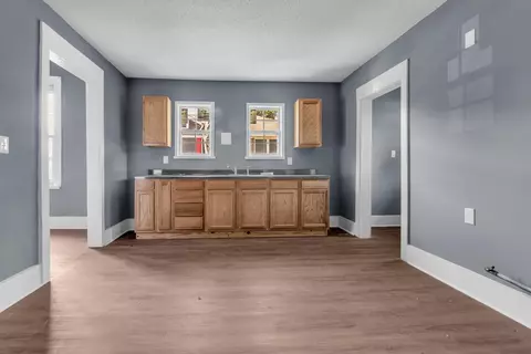 Living - 98 E Mckellar Ave, Memphis, TN 38109 photo 6 of 7