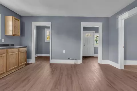 Entry Way - 98 E Mckellar Ave, Memphis, TN 38109 photo 3 of 4