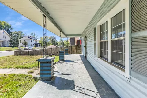 Exterior - 98 E Mckellar Ave, Memphis, TN 38109 photo 4 of 4