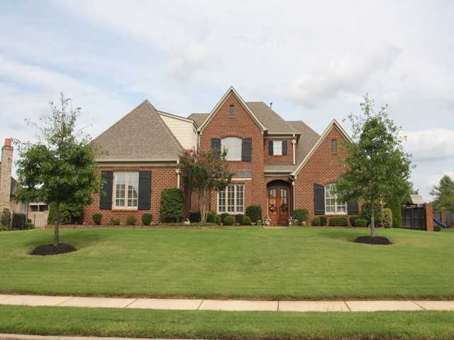 1304 Bridgepointe Dr, Collierville, TN 38017 photo 1