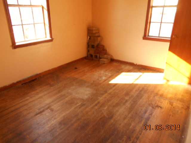2 E Dunbar Rd, Memphis, TN 38109 photo 9