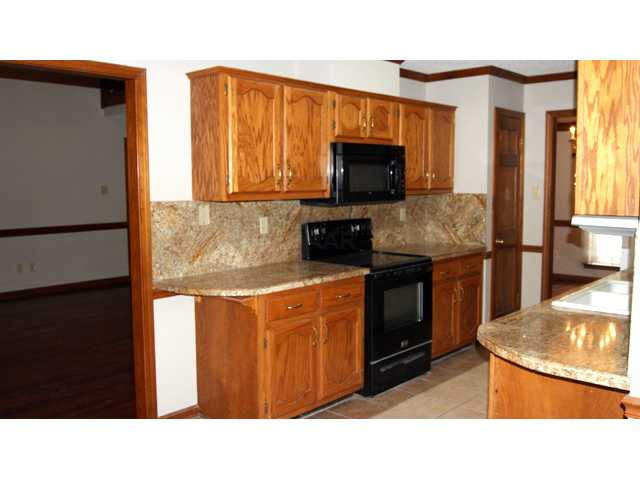 6502 Star Valley Dr, Bartlett, TN 38134 photo 2