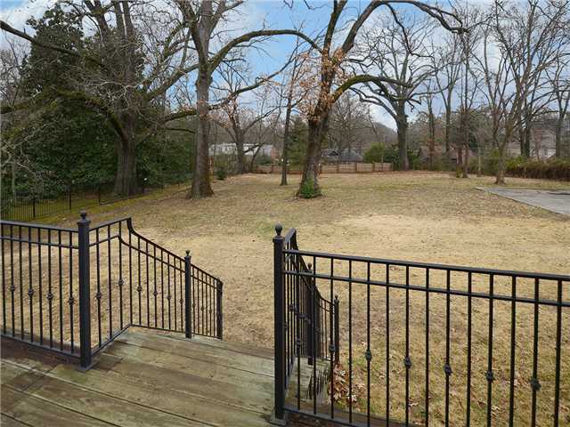 310 E Cherry Cir, Memphis, TN 38117 photo 21