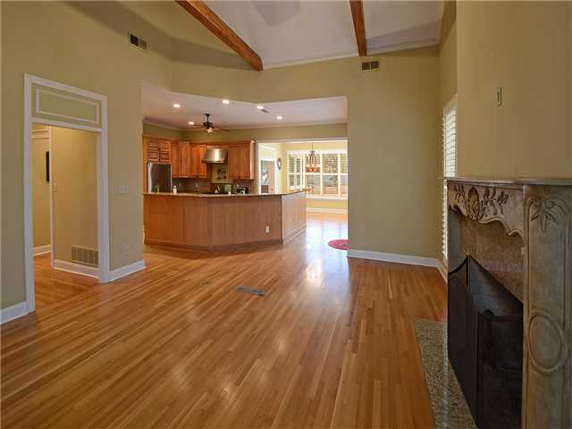 310 E Cherry Cir, Memphis, TN 38117 photo 6