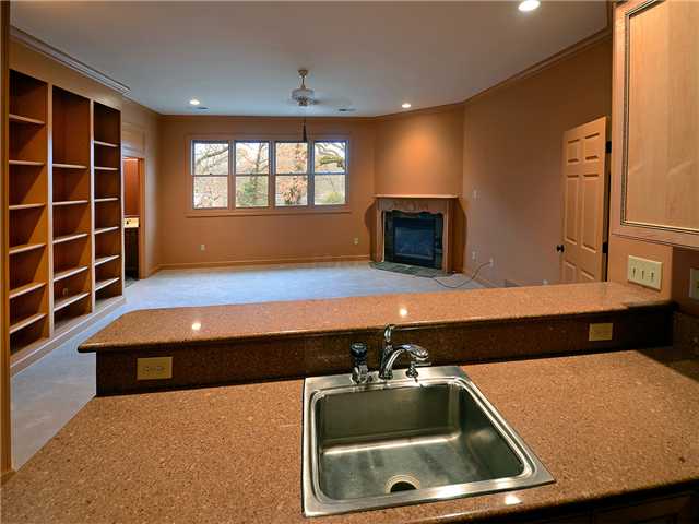 310 E Cherry Cir, Memphis, TN 38117 photo 18