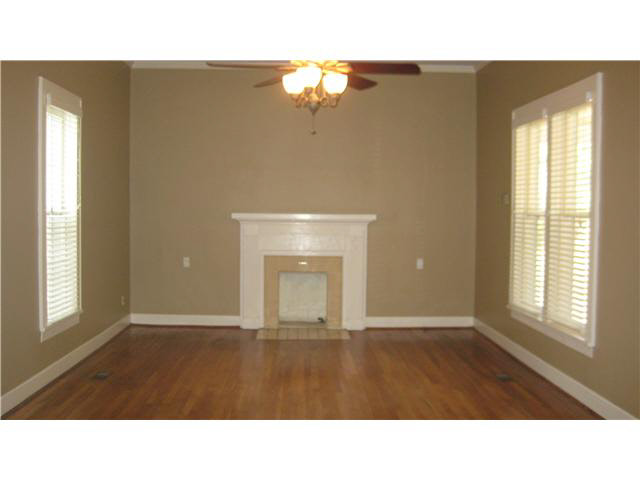 253 E Poplar Ave, Collierville, TN 38017 photo 2