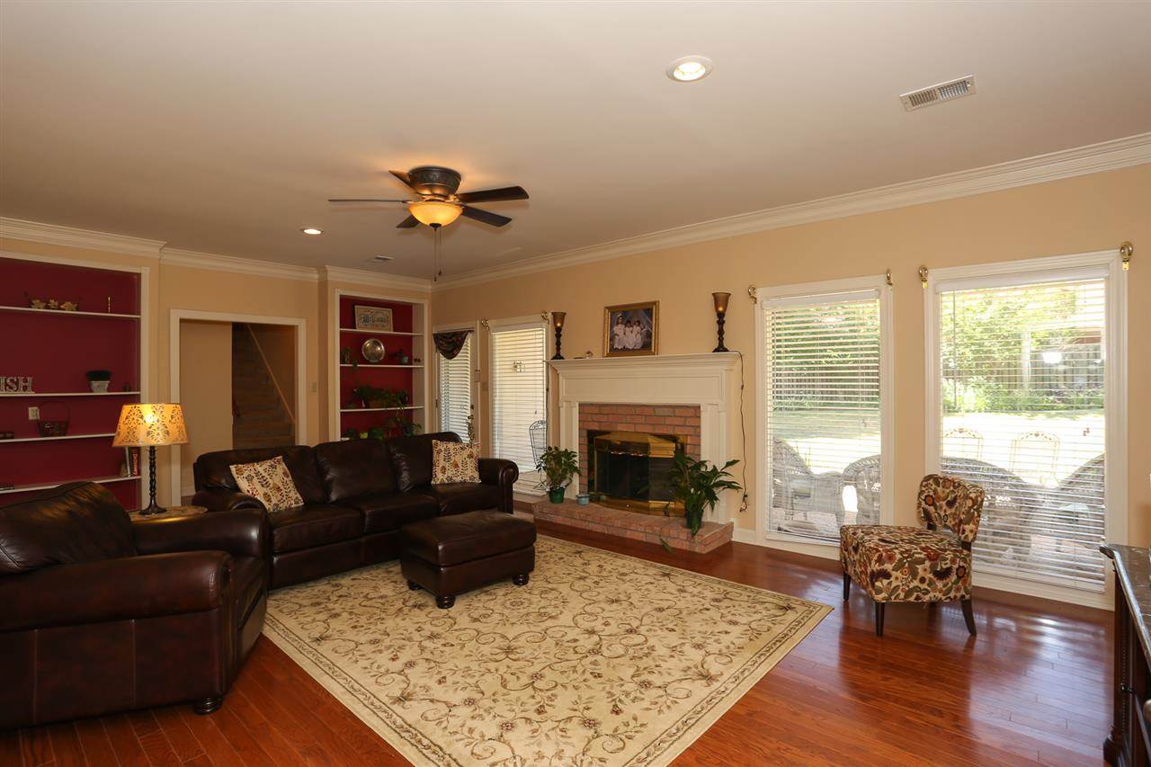 10285 Eagleton Nest Cv, Collierville, TN 38017 photo 8
