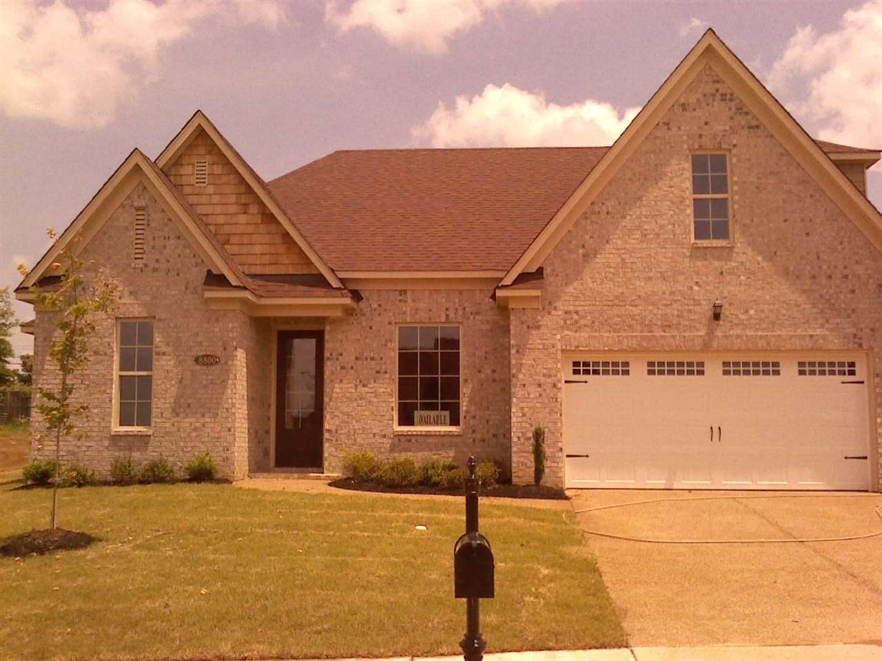 8800 Stony Glen Dr, Bartlett, TN 38133 photo 1