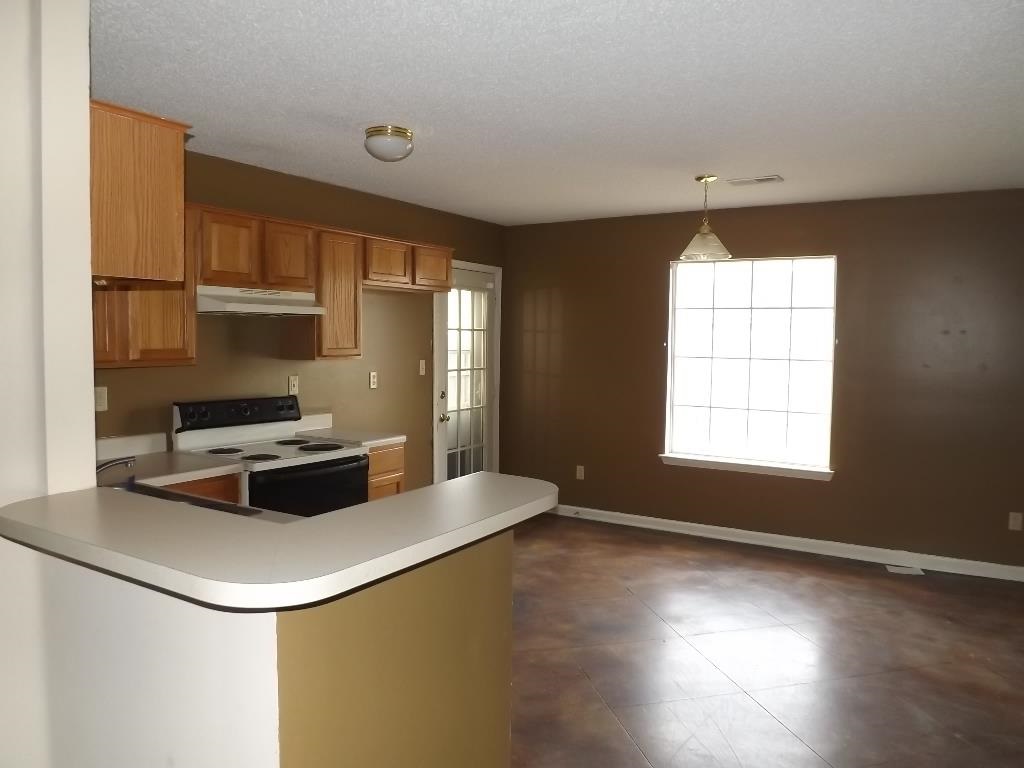 7002 Naples Dr, Cordova, TN 38018 photo 4