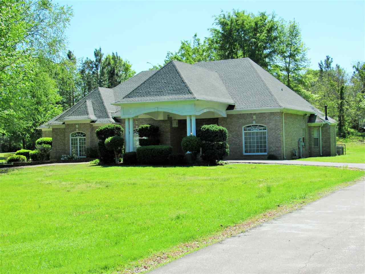 9359 Forest Wind Dr, Collierville, TN 38017 photo 1