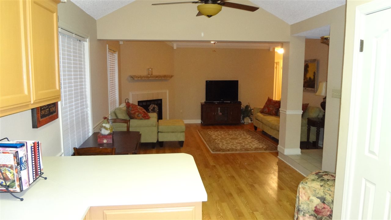 5430 Pine Oak Ln, Bartlett, TN 38135 photo 3