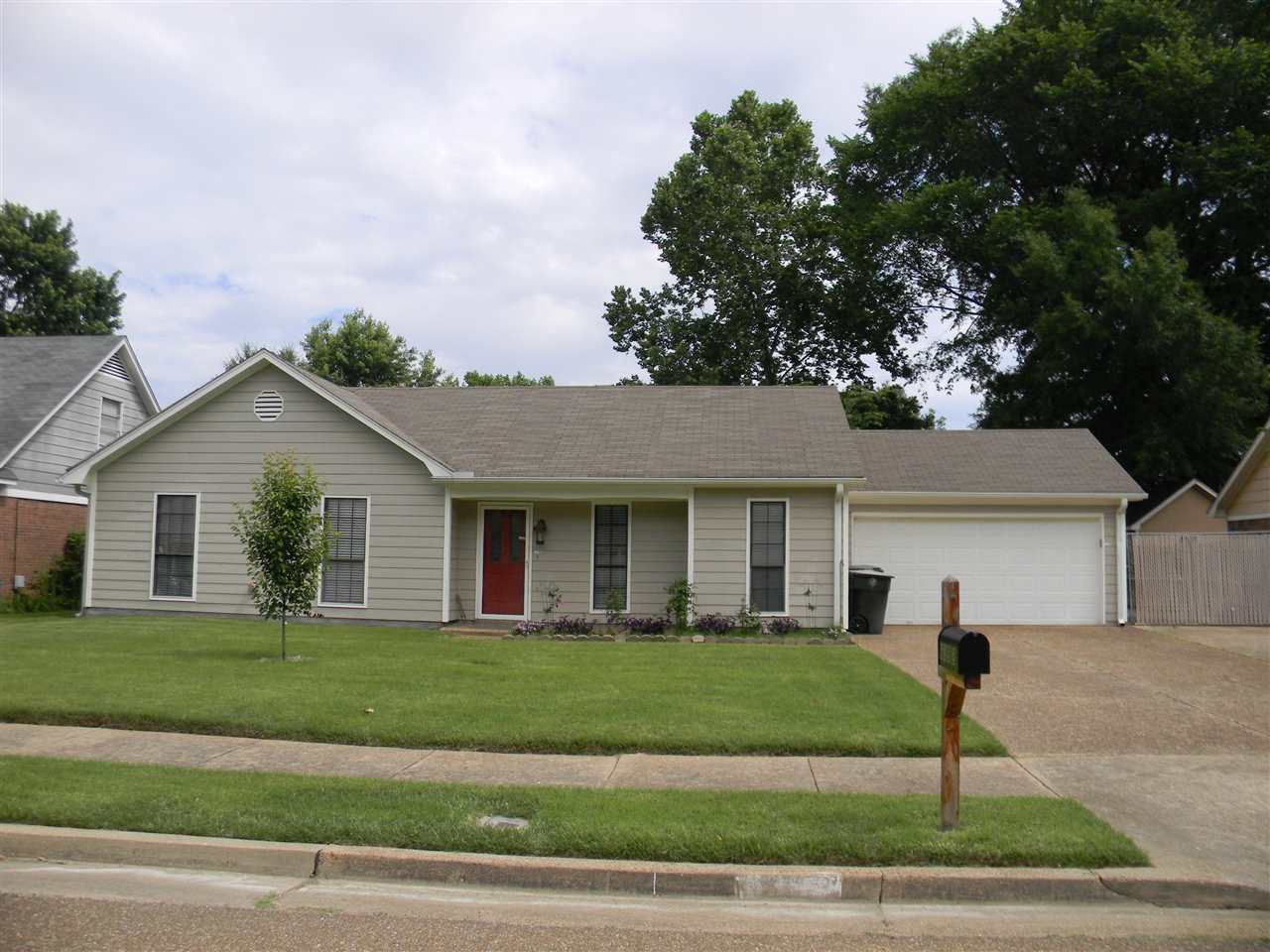 6392 Barwick Dr, Bartlett, TN 38134 photo 1