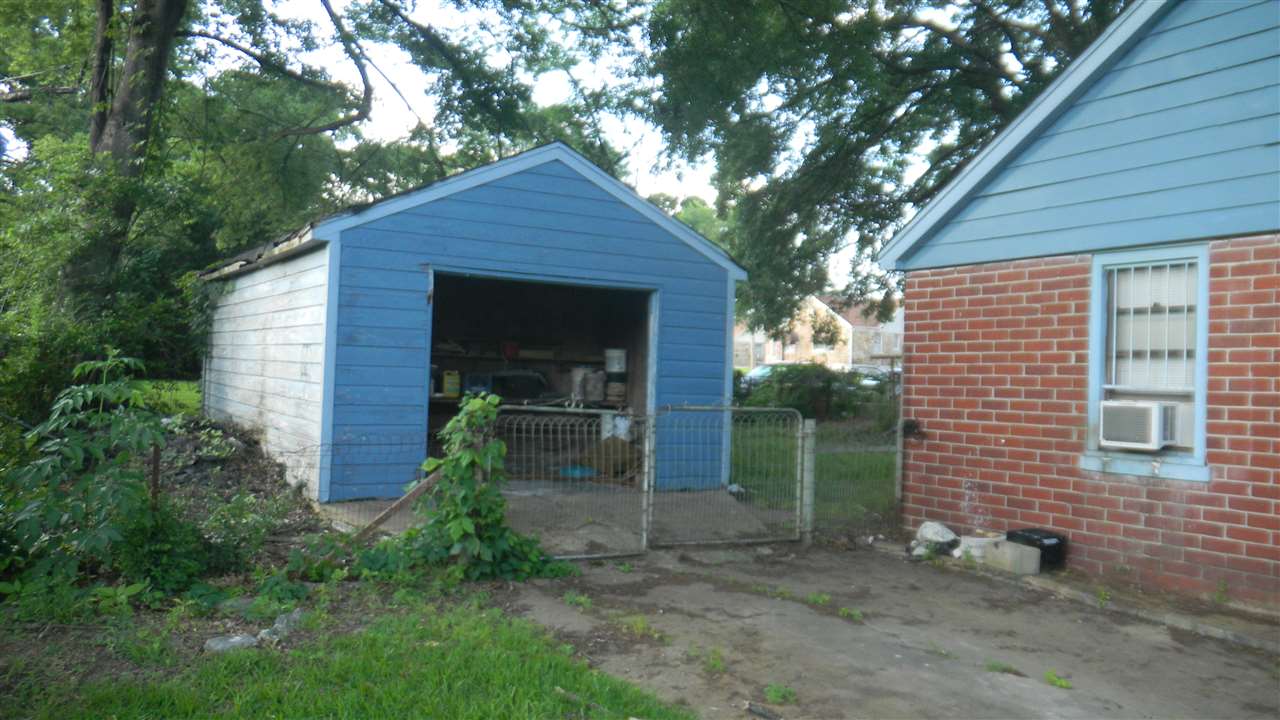 834 E Davant Ave, Memphis, TN 38106 photo 4
