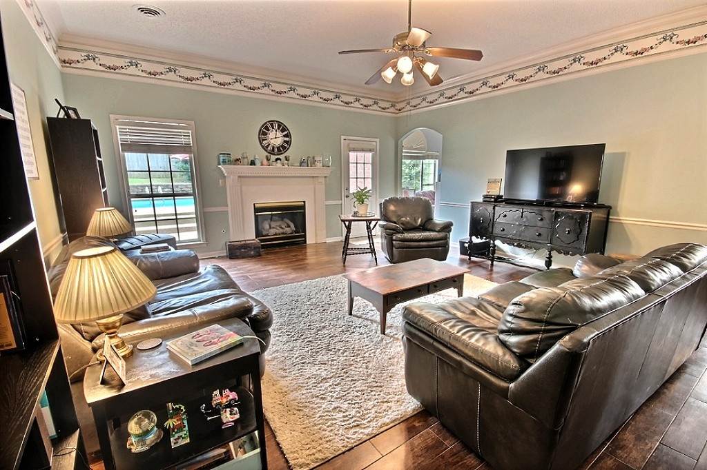329 E White Dr, Collierville, TN 38017 photo 3