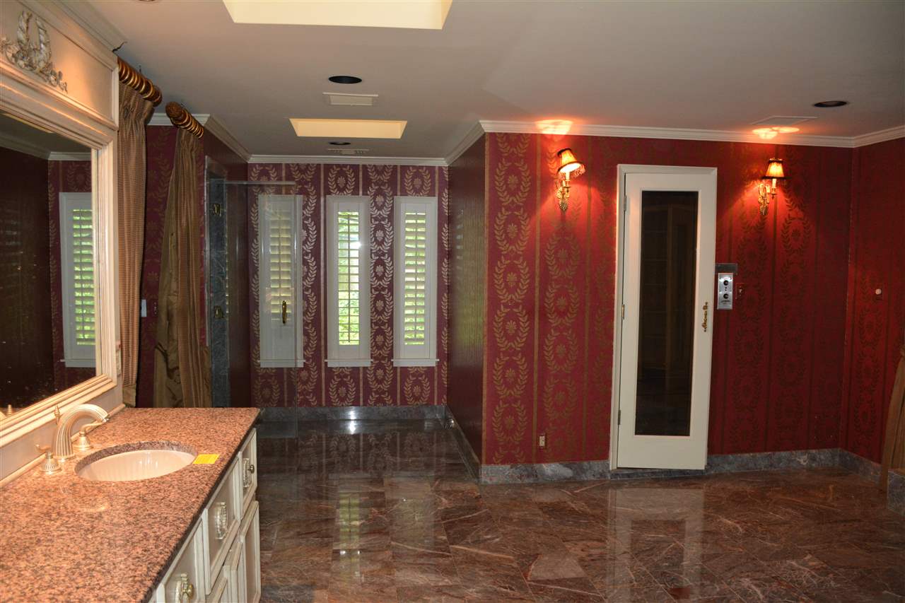 135 E Cherry Rd, Memphis, TN 38117 photo 16