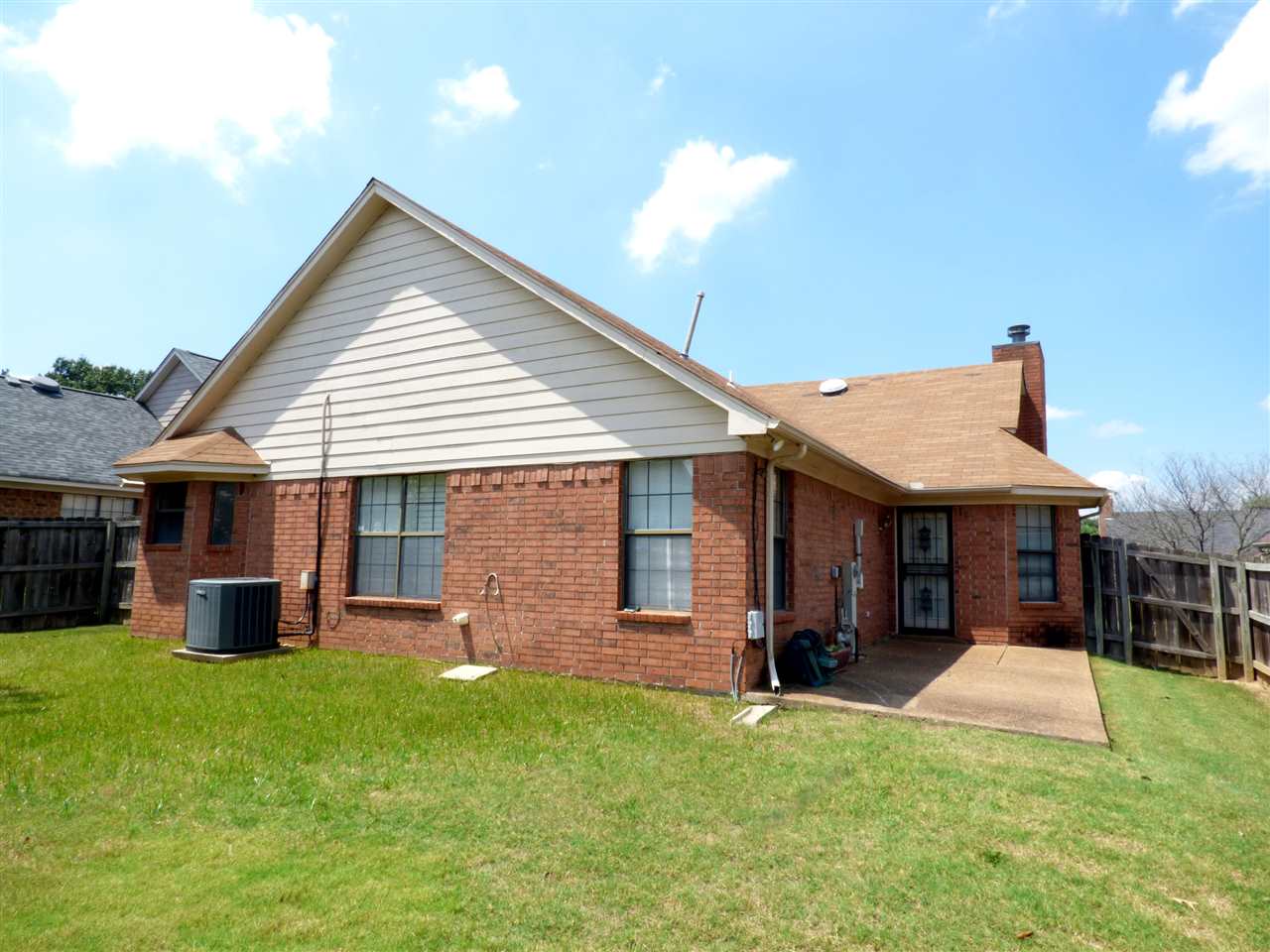 7431 Overcreek Ln, Bartlett, TN 38133 photo 2