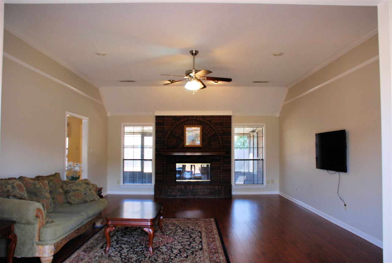 310 Red Wolf Dr, Collierville, TN 38017 photo 2