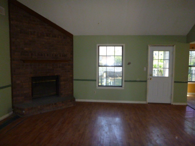 4875 Barkshire Dr, Memphis, TN 38141 photo 2