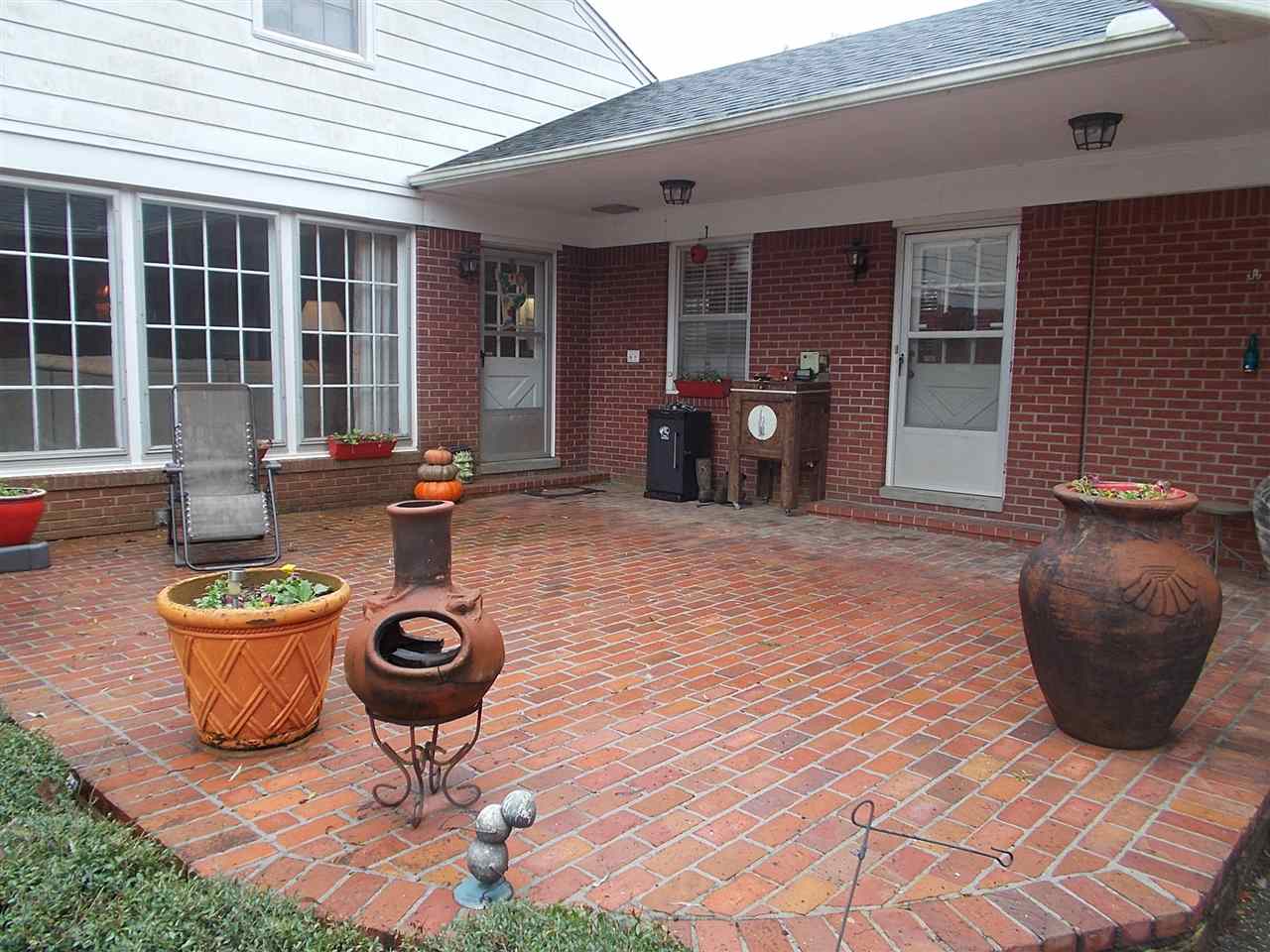 976 E Poplar Ave, Selmer, TN 38375 photo 3