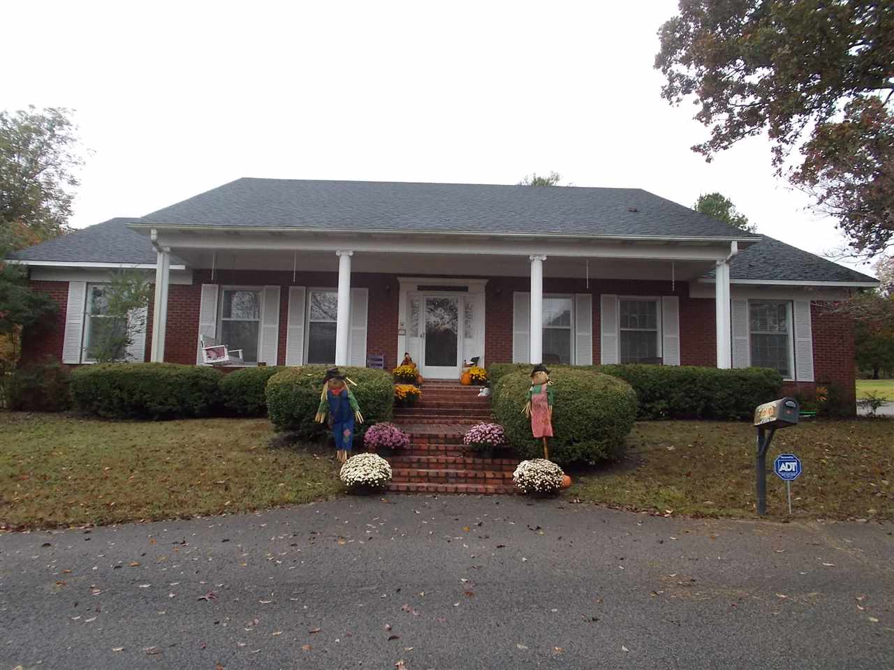 976 E Poplar Ave, Selmer, TN 38375 photo 1