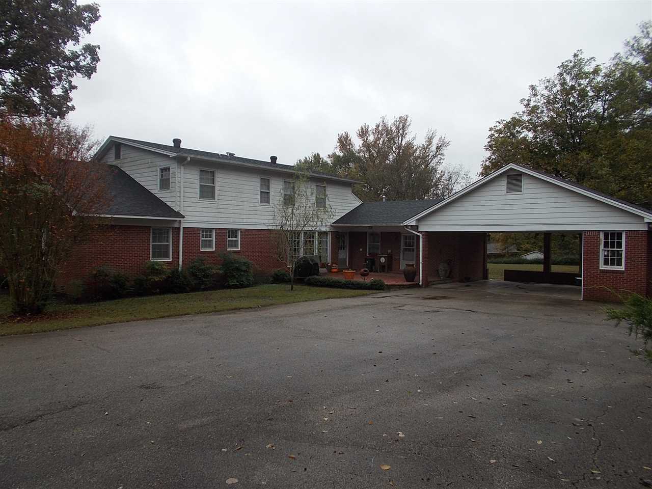 976 E Poplar Ave, Selmer, TN 38375 photo 2