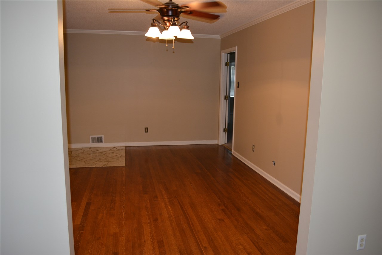 6120 Ivanhoe Rd, Bartlett, TN 38134 photo 2