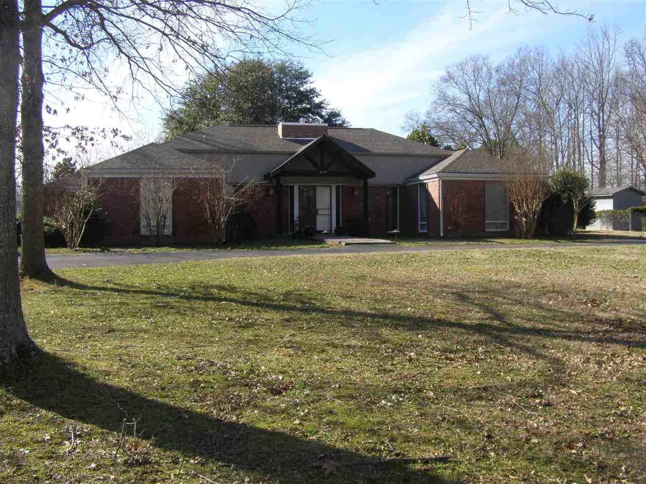 2115 Chestnut Dr, Corinth, MS 38834 photo 1