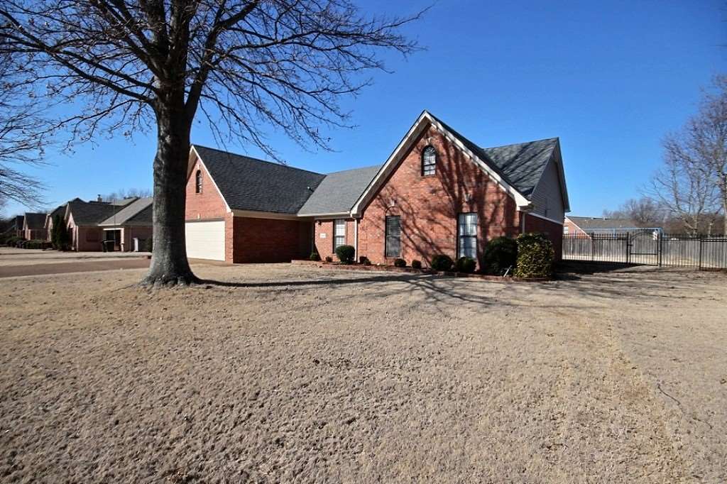 402 E White Rd, Collierville, TN 38017 photo 2