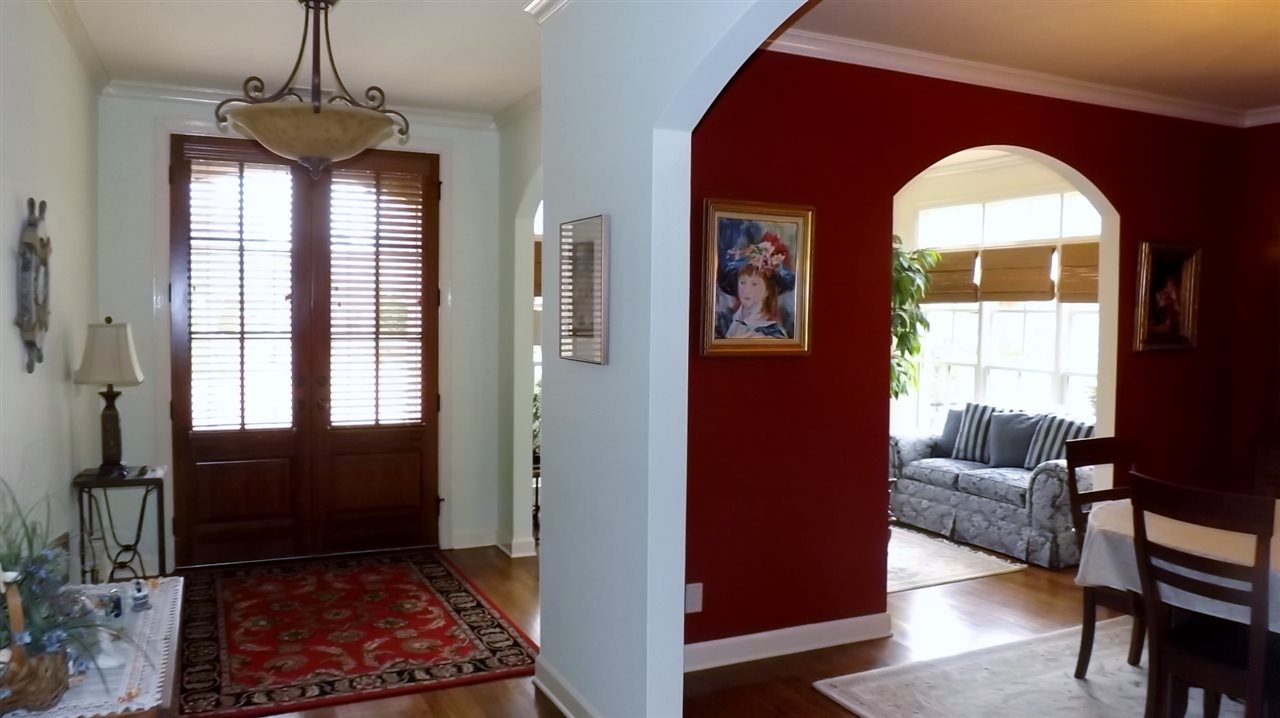 325 E Colbert St E, Collierville, TN 38017 photo 3