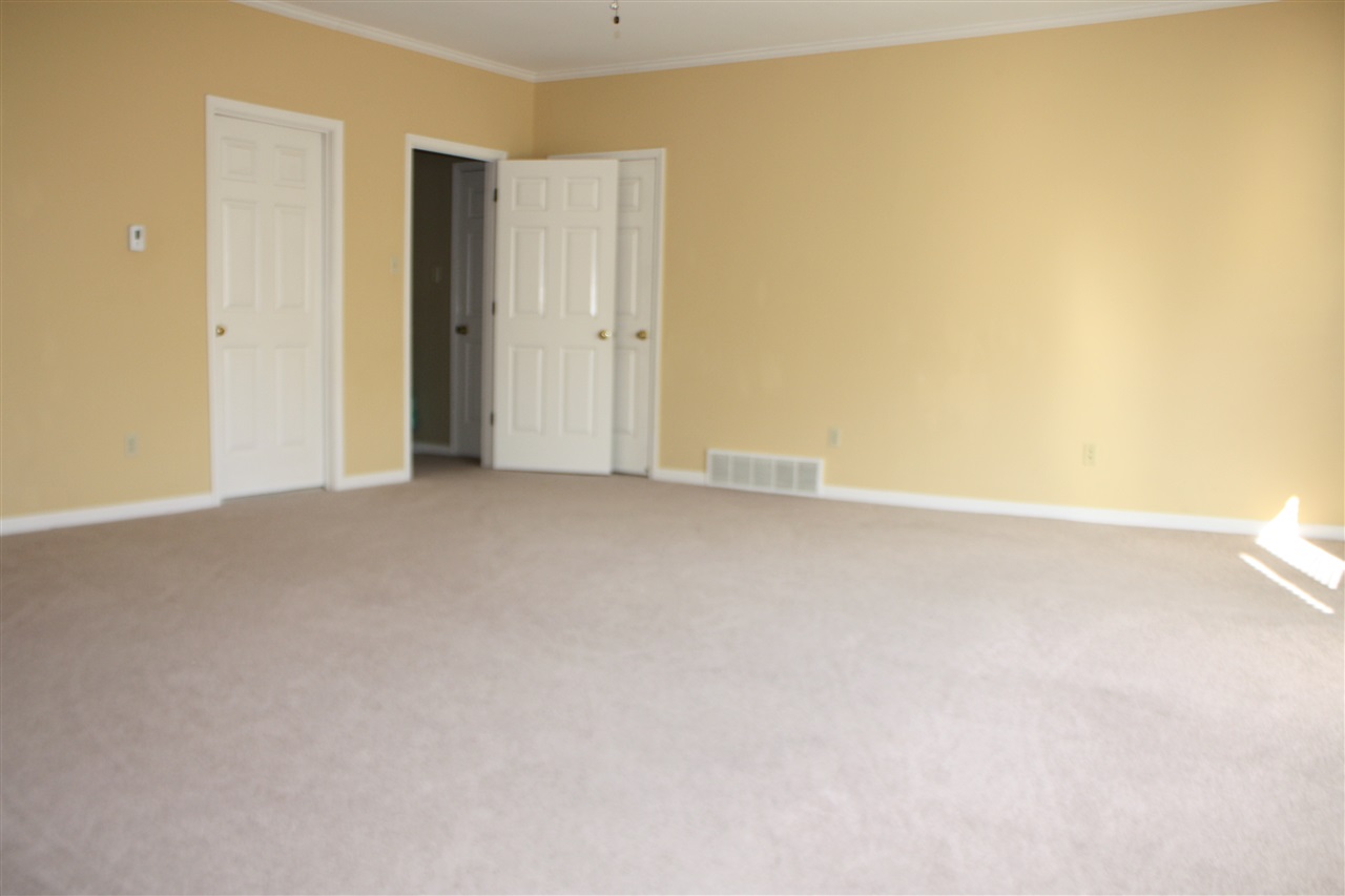 561 Roe Hampton Cv, Collierville, TN 38017 photo 17