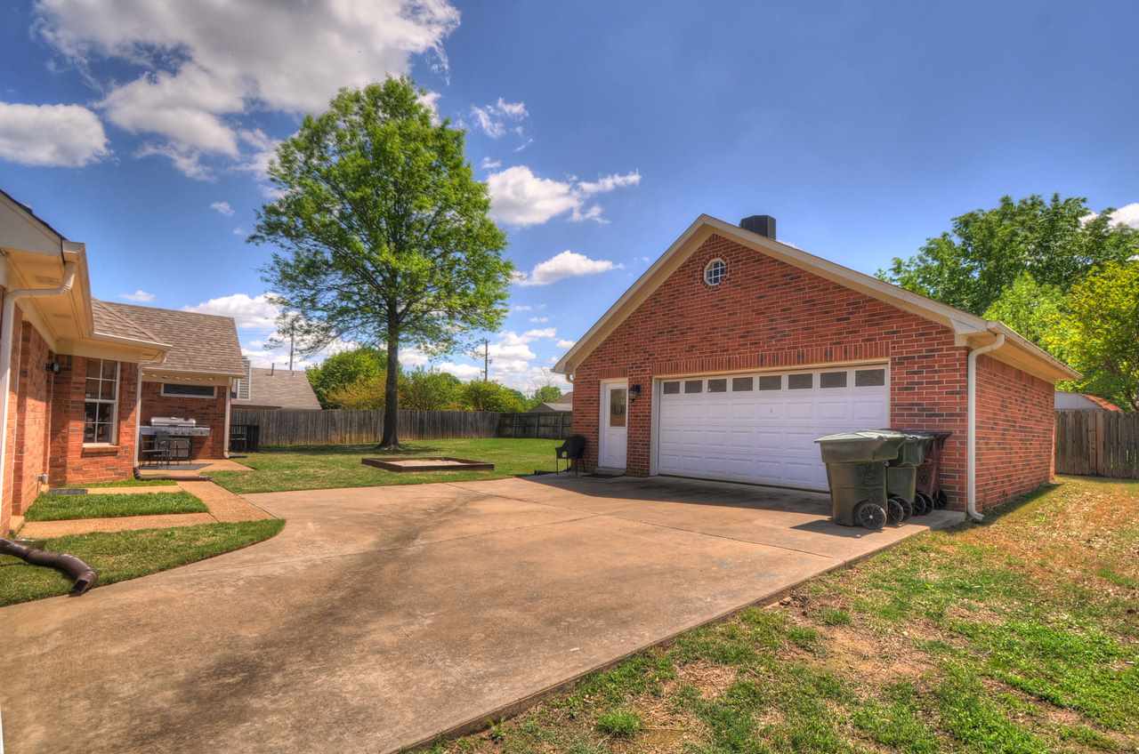403 E White Rd E, Collierville, TN 38017 photo 2