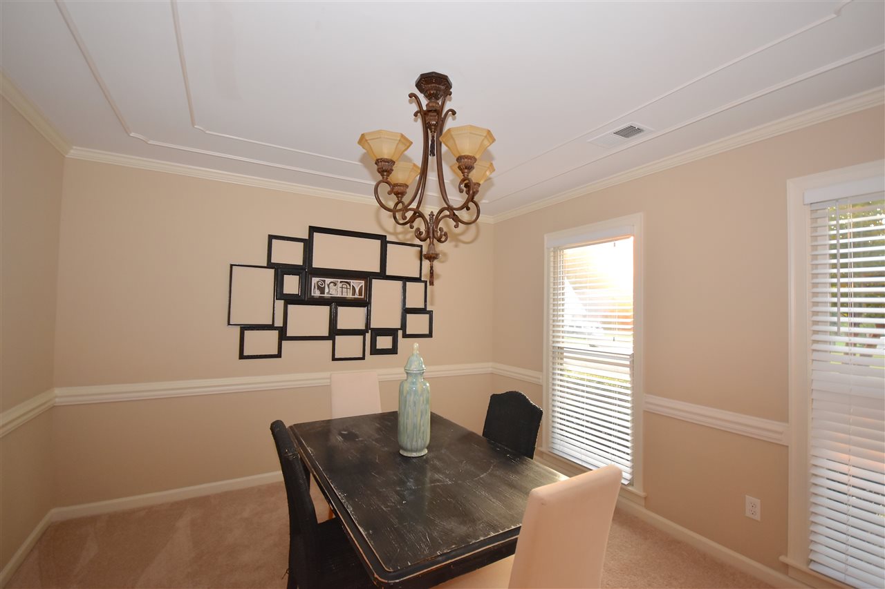 8645 Meadow Green Dr, Memphis, TN 38016 photo 4