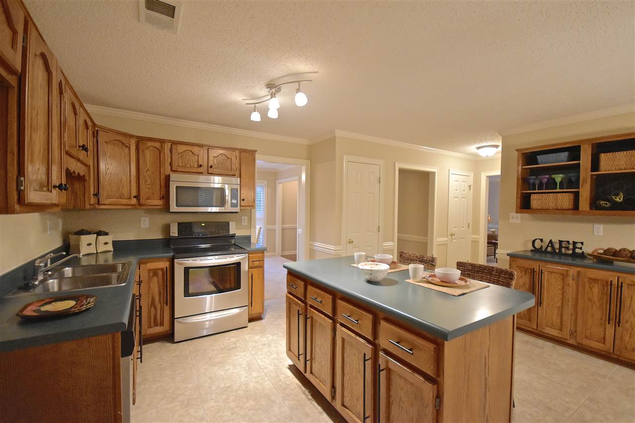 8645 Meadow Green Dr, Memphis, TN 38016 photo 10
