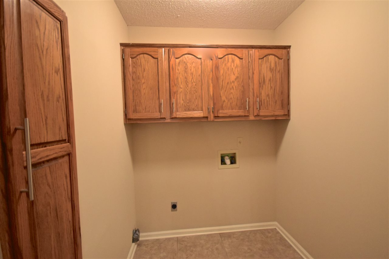 8645 Meadow Green Dr, Memphis, TN 38016 photo 23