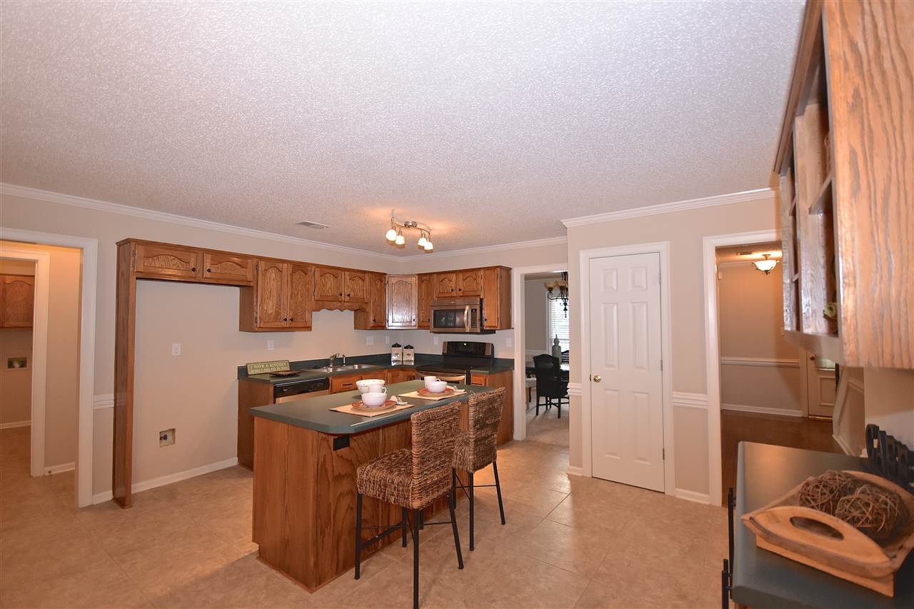 8645 Meadow Green Dr, Memphis, TN 38016 photo 12