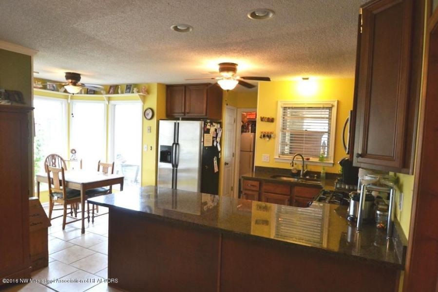 9075 Roberta St, Olive Branch, MS 38654 photo 4