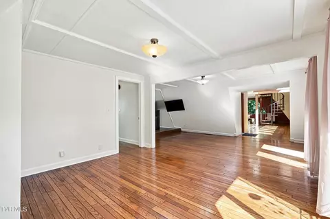 Living - 301 SE Cherry Street Wise Va 24293, Wise, VA 24293 photo 3 of 7