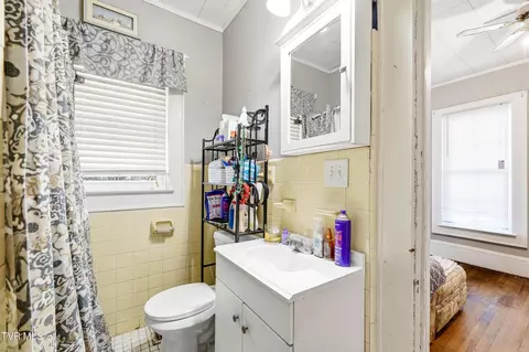 Bath - 709 E Myrtle Avenue Johnson City Tn 37601, Johnson City, TN 37601 photo 1 of 3