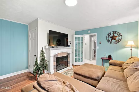 Living - 1043 SE Circle Drive Wise Va 24293, Wise, VA 24293 photo 2 of 6