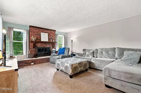 Living - 1043 SE Circle Drive Wise Va 24293, Wise, VA 24293 photo 5 of 6