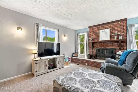 Living - 1043 SE Circle Drive Wise Va 24293, Wise, VA 24293 photo 4 of 6