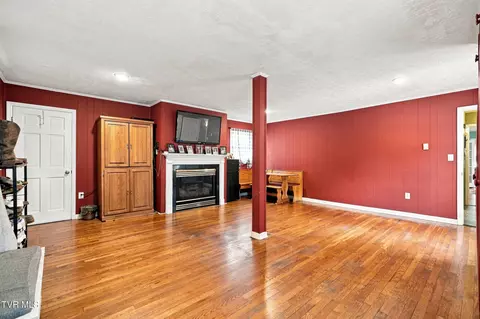 Living - 1043 SE Circle Drive Wise Va 24293, Wise, VA 24293 photo 6 of 6