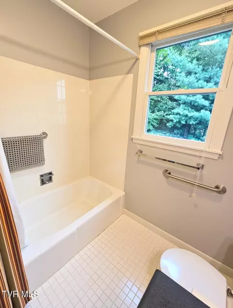 Bath - 157 SW Straughan Drive Wise Va 24293, Wise, VA 24293 photo 5 of 10