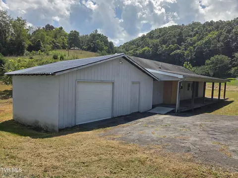 213 Old Oak Lane Bluff City Tn 37618, Bluff City, TN 37618